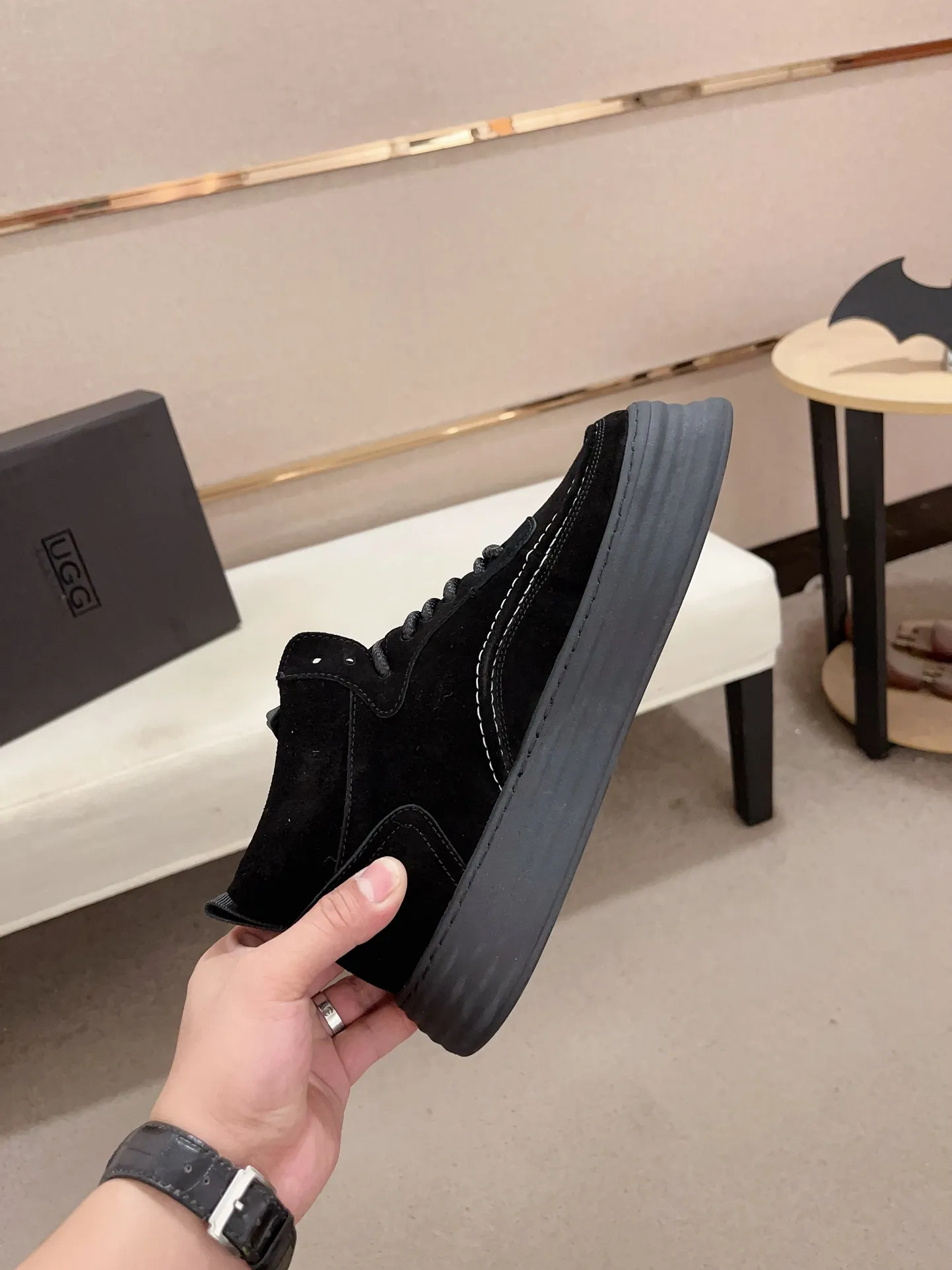 Factory price: 740💰North American men's shoes Ugg ☃️In the special sale of new high-quality men's shoes snow boots in autumn and winter, the nemesis of extreme cold weather! Made of cowhide leather, merino wool lining, and original outsole, whether driving, outdoor or daily wear, there is always one that suits you! Code number 39-44